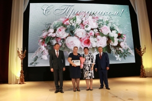 Депутаты поздравили с профессиональным праздником педагогов краевого центра