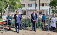 Виктор Гончаров поздравил выпускников школы станицы Темнолесской