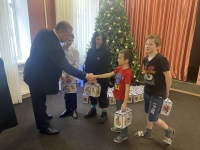 Депутаты Думы края поздравили ребят из детских учреждений