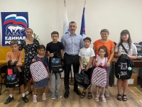 Дионис Айтов принял участие в акции «Собери ребенка в школу»