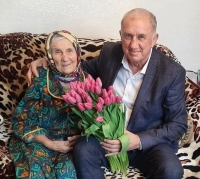 Игорь Андрющенко поздравил долгожительницу Арзгирского округа с Международным женским днём