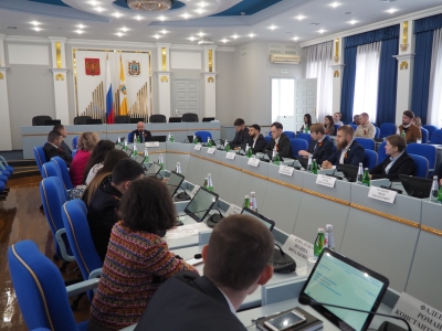 В Думе обсудили вопросы поддержки работающей молодёжи и учёных