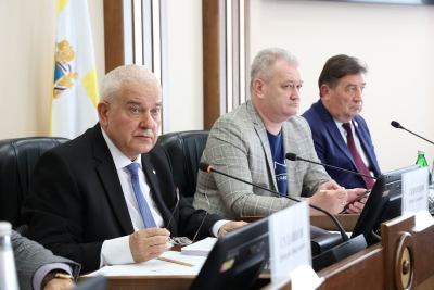 Депутаты работают над изменениями краевого законодательства в рамках подготовки к заседанию Думы