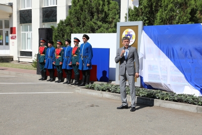 В Ставрополе открыли обновленную Доску почета Октябрьского района