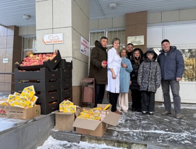 Дмитрий Судавцов передал маленьким пациентам яблоки из садов Ставрополья