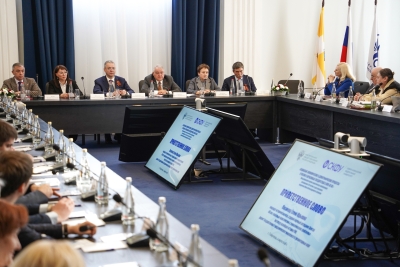 Дмитрий Судавцов приветствовал участников конференции, посвященной демографическим процессам в России и за рубежом