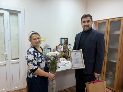 Молодые депутаты поздравили матерей с их праздником