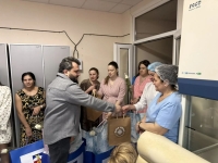 Жаник Гончаров поздравил молодых мам с Рождеством Христовым