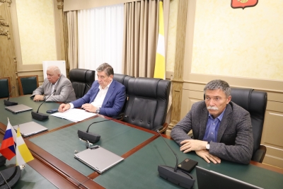Краевые депутаты приняли участие в обсуждении реформы контрольно-надзорной деятельности в России