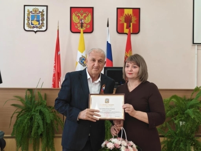 Игорь Андрющенко поздравил муниципальных служащих Туркменского района