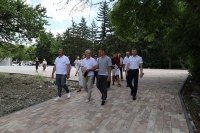 Депутаты осмотрели ход благоустройства парка и сквера в Железноводске