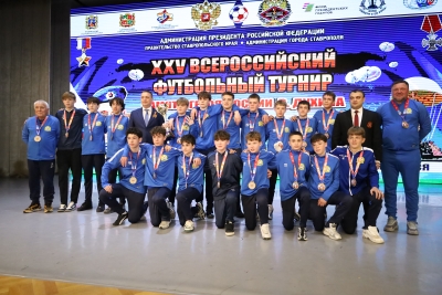 Краевые депутаты наградили победителей футбольного турнира памяти Владислава Духина