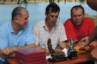 &quot;А для хорошего, для рыбака  удочка только нужна и река&quot;