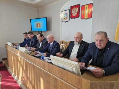 Анатолий Жданов принял участие в заседании Совета депутатов Новоалександровского муниципального округа