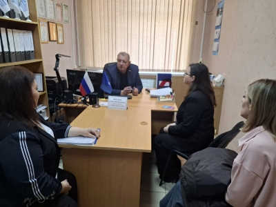 Анатолий Жданов провел тематический прием граждан по вопросам ЖКХ
