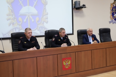 Встреча личного состава института МВД с краевым депутатом