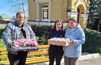 Валентина Муравьева передала куличи ребятам, нуждающимся в особой заботе