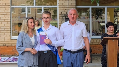 В школе №1 села Летняя Ставка прошла церемония вручения аттестатов девятиклассникам