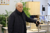 Николай Великдань проверил результаты капитального ремонта школы в Ипатовском округе