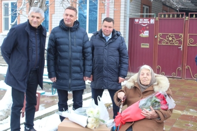 Дмитрий Шуваев поздравил с наступающим Новым годом и Рождеством фронтовиков Степновского и Советского округов