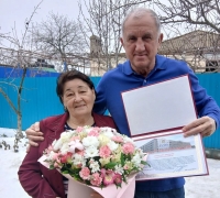 Игорь Андрющенко вручил благодарственное письмо за труд и вклад в развитие района Анне Бисьмак