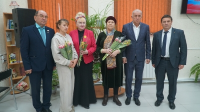 Игорь Андрющенко поздравил женщин, чьи сыновья награждены орденами Мужества