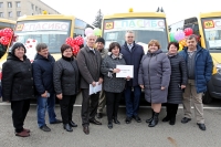 Школы Ставрополья получили 50 новых автобусов