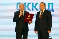 Николай Великдань поздравил с 80-летием коллектив Ставропольского краевого клинического онкологического диспансера