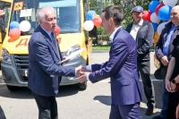 На Ставрополье школам края передан 41 автобус