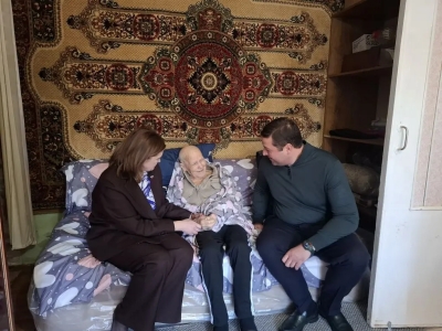 Депутат Николай Лопатин поздравил ветерана Великой Отечественной войны с Днем защитника Отечества