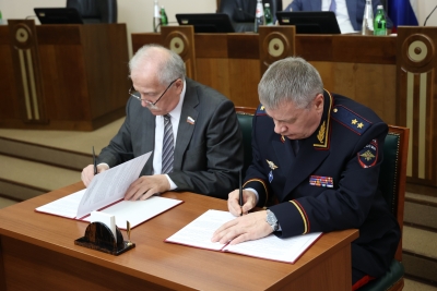 Краевая Дума и полиция региона подписали соглашение о взаимодействии в сфере нормотворческой деятельности