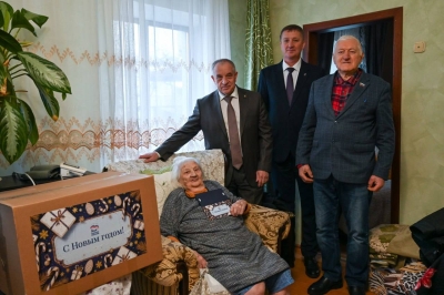 Александр Сидорков поздравил ветеранов с Новым годом и Рождеством