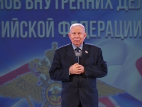 Юрий Белый поздравил правоохранителей с профессиональным праздником