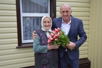 Игорь Андрющенко поздравил долгожительницу из села Дивного с наступающим Международным женским днём