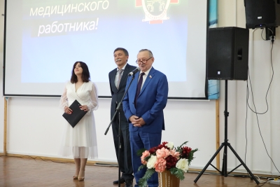 Краевые депутаты поздравили медиков Ставрополья с профессиональным праздником
