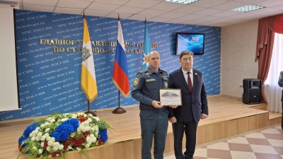 Спасатели Ставрополья принимают поздравления с 35-летием со дня образования МЧС России
