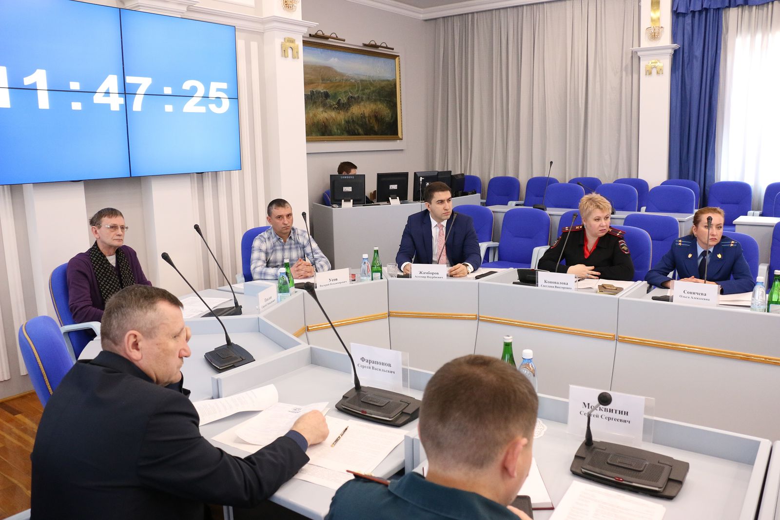 Повышение мер безопасности жизни и здоровья детей в местах общего пользования обсудили парламентарии