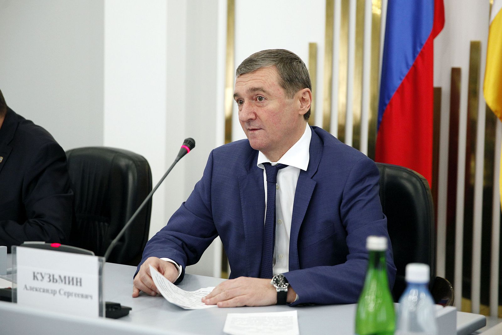 "Глаза" и "уши" депутатов