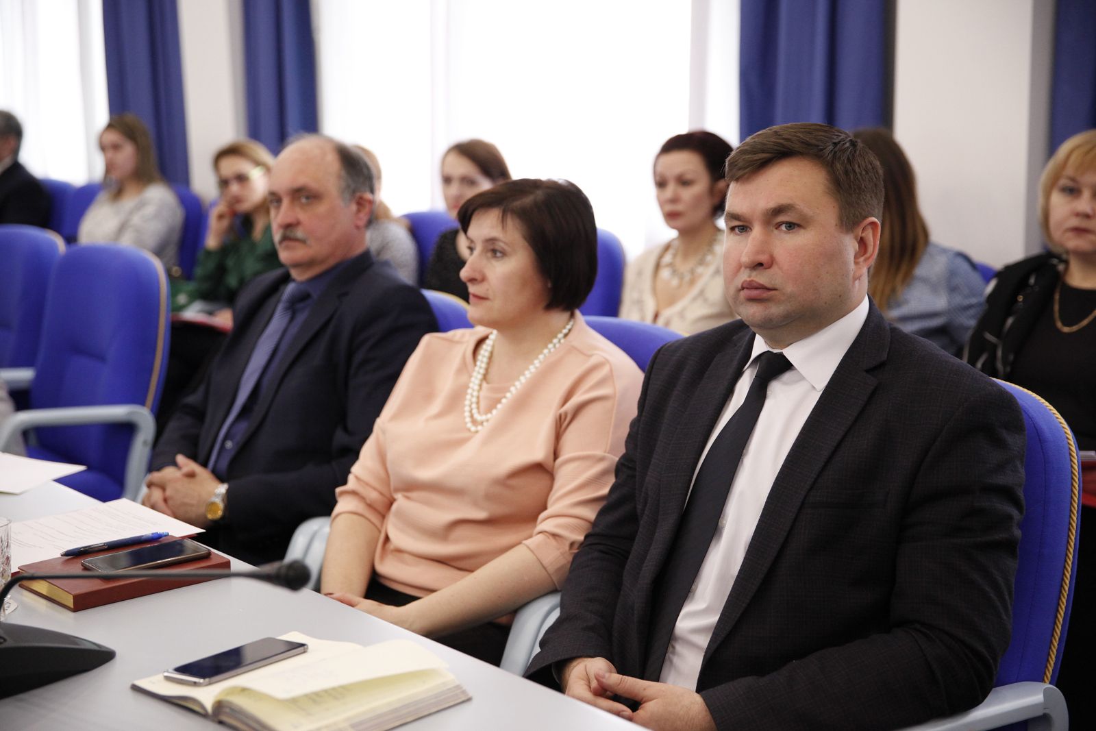 "Глаза" и "уши" депутатов