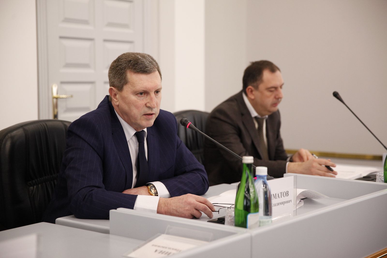 "Глаза" и "уши" депутатов