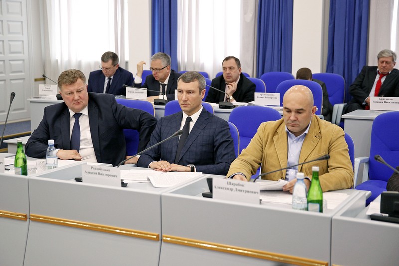 Искать возможности для дополнительной поддержки малого и среднего бизнеса
