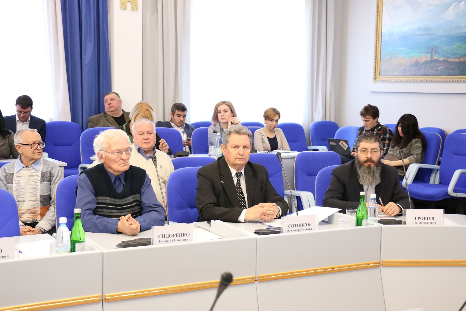 Совет непарламентских партий начал работу