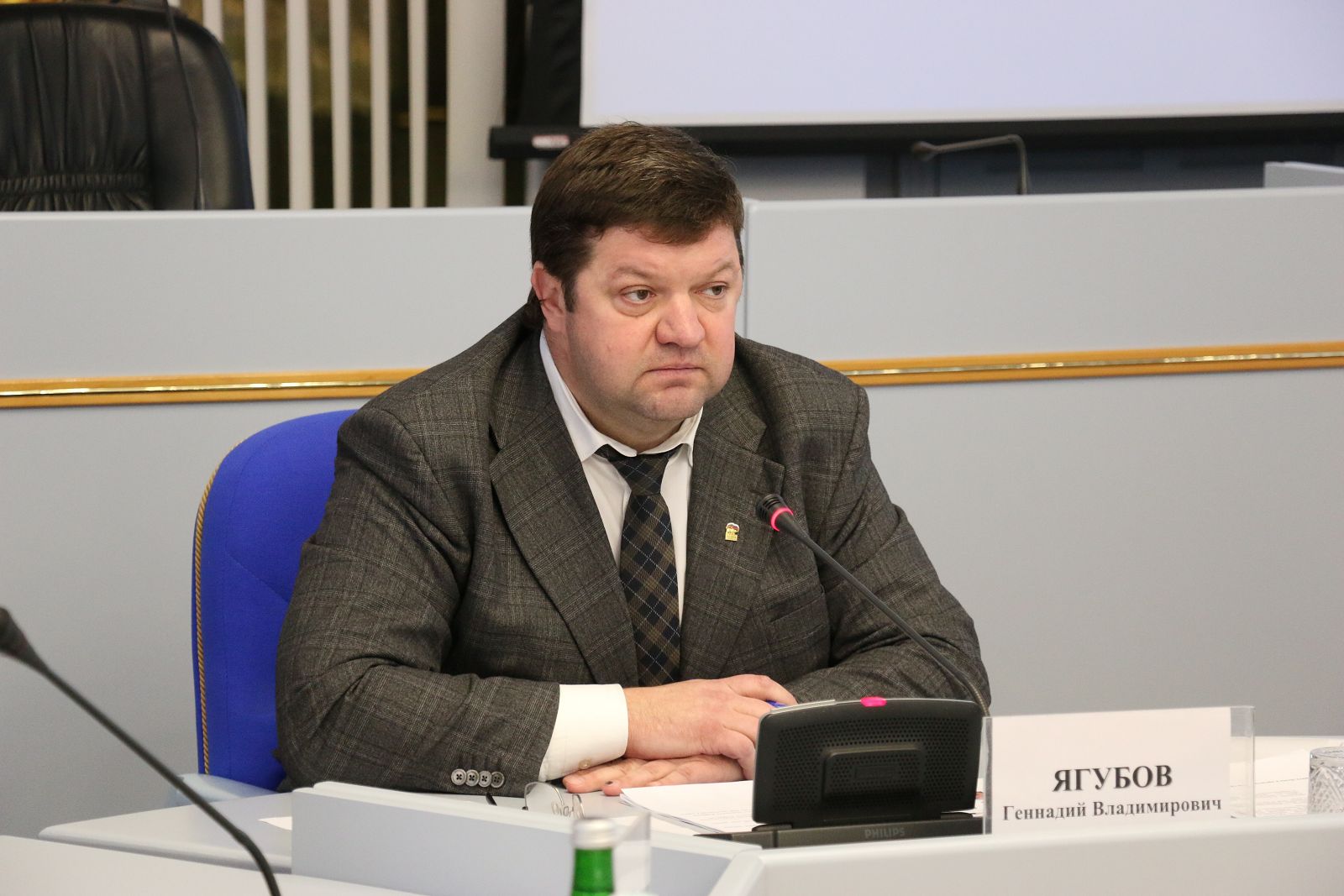 Совет непарламентских партий начал работу