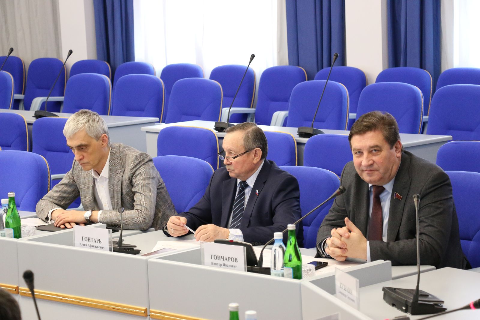 Совет непарламентских партий начал работу