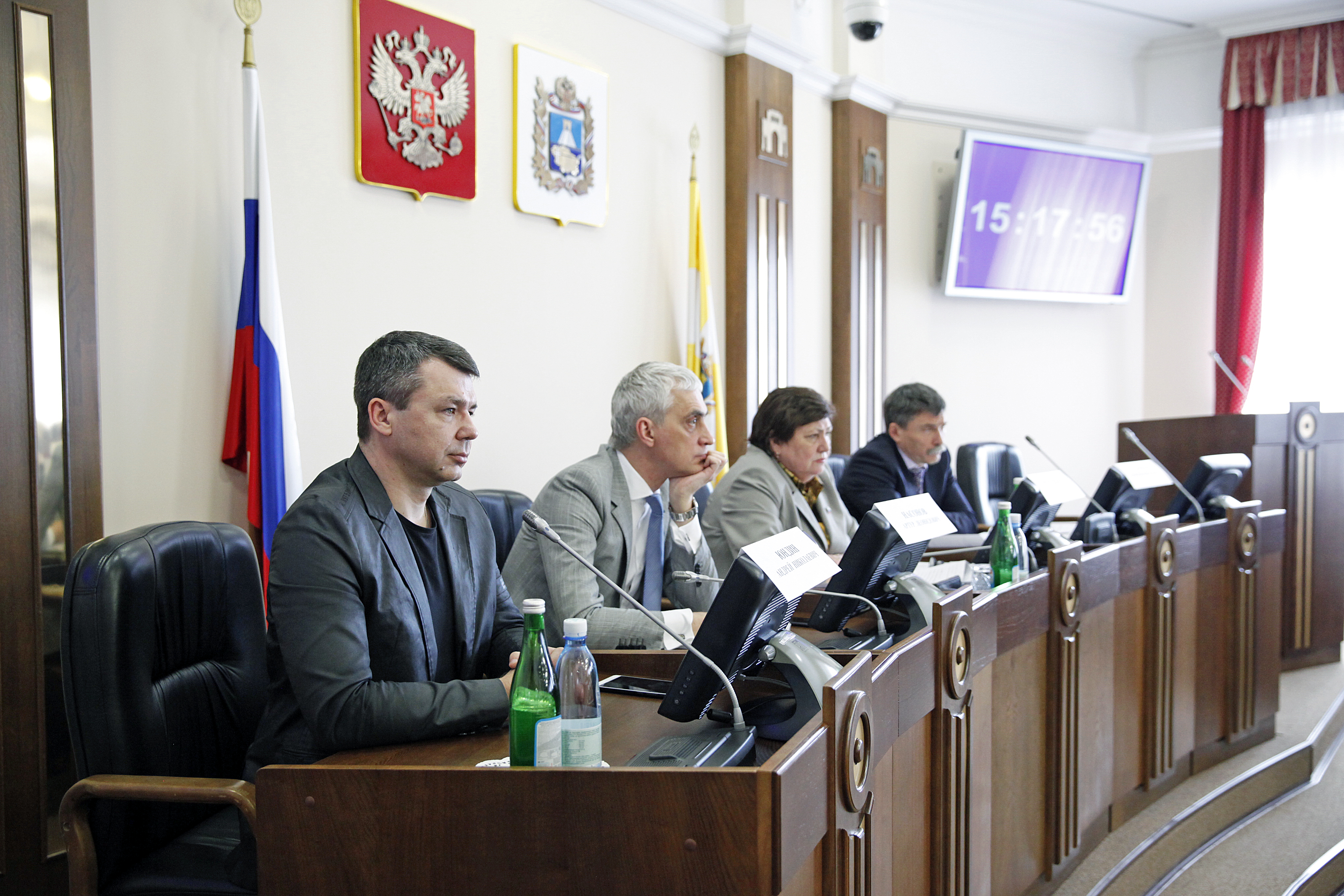 Проблему дефицита кадров в образовательных учреждениях края обсудили депутаты