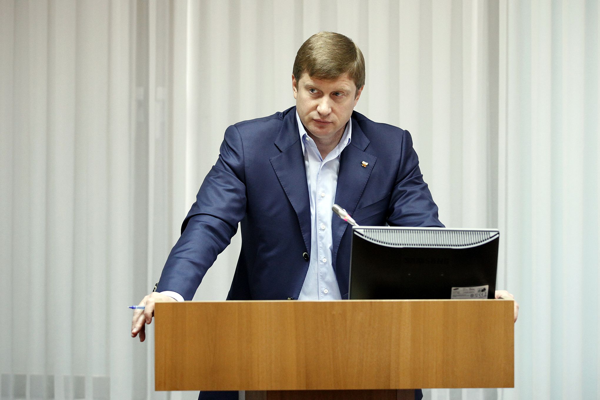 Депутаты краевой Думы приняли участие в обсуждении выполнения программы по благоустройству дворовых территорий и общественных пространств