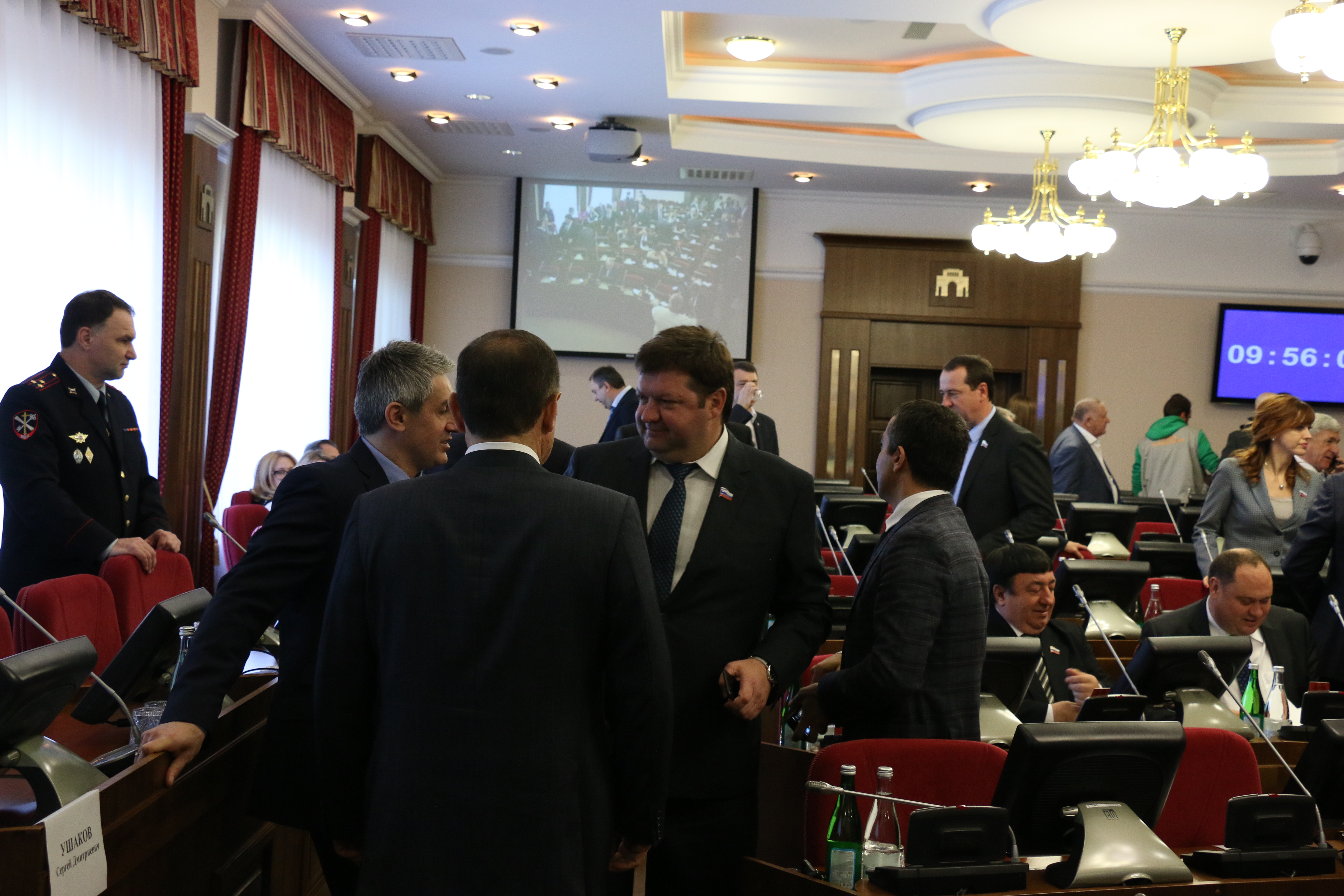 Поддержка от законодателей