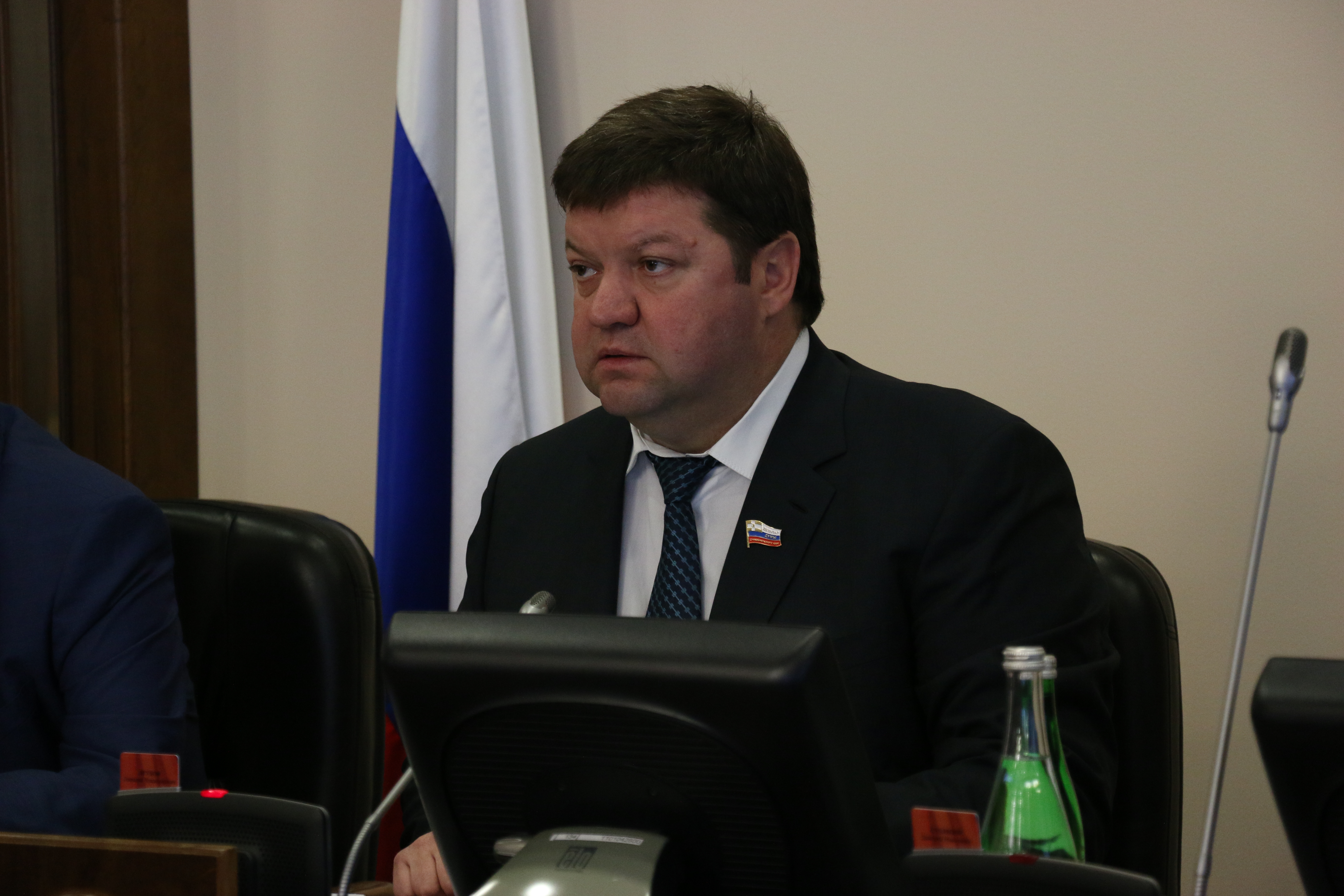 Поддержка от законодателей