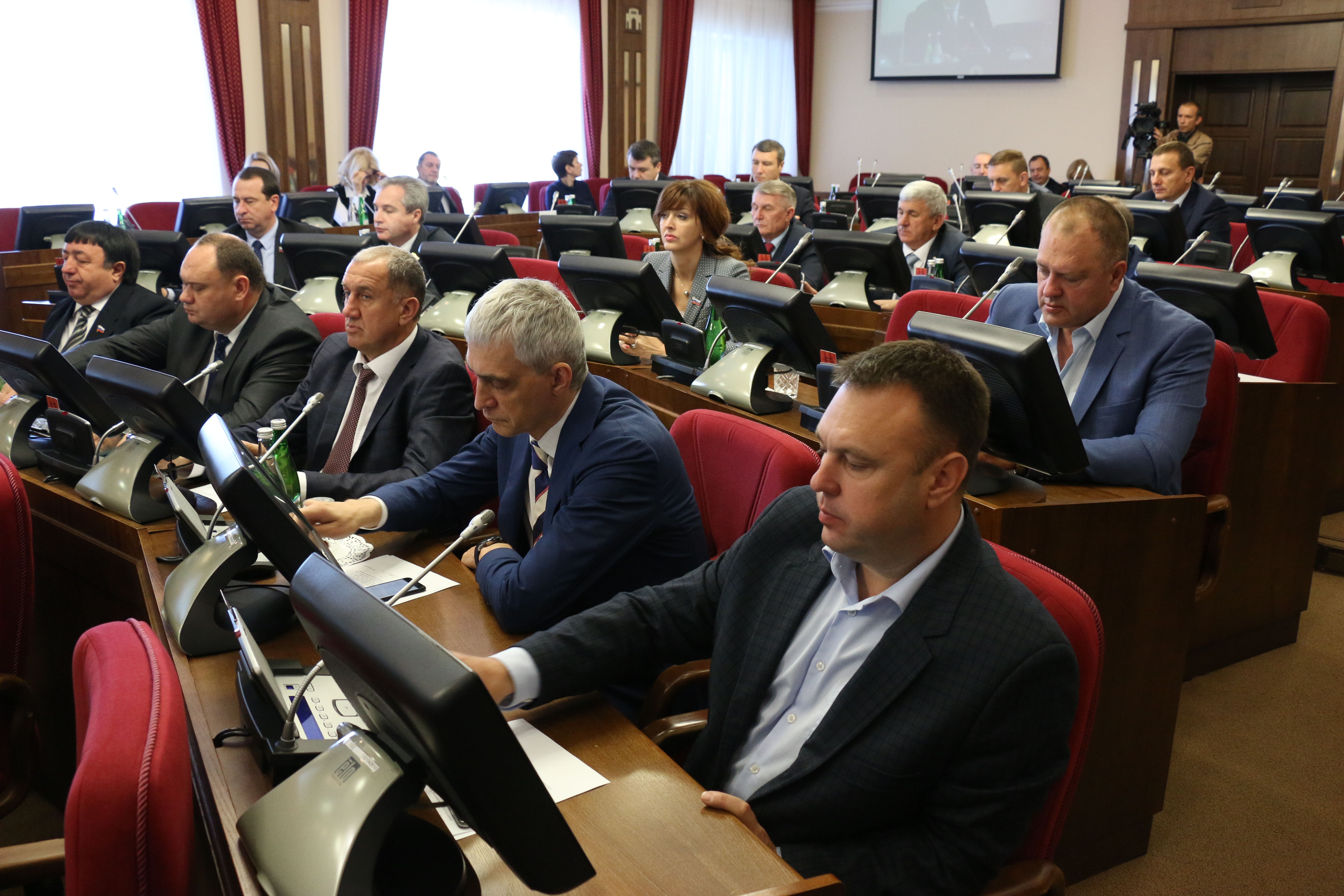 Поддержка от законодателей