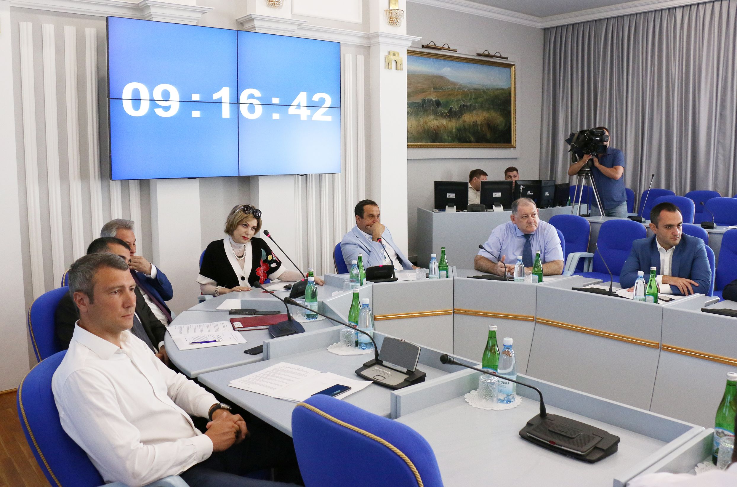 Строительство и ремонт дорог на Ставрополье обсудили на заседании фракции партии «Единая Россия»